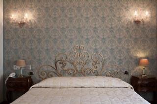 De Rose Hotel