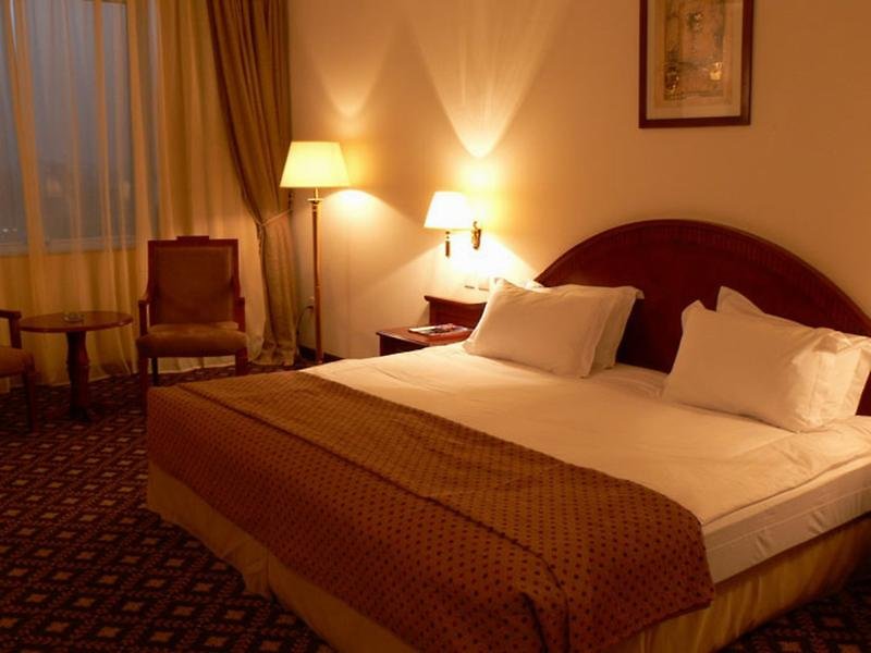 Gloria Hotel & Suites