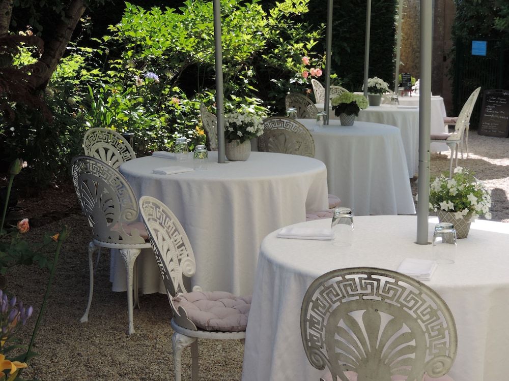 Chateau La Cheneviere