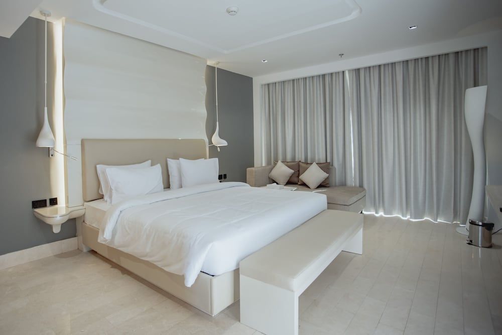 Alberni Hotel and Resort
