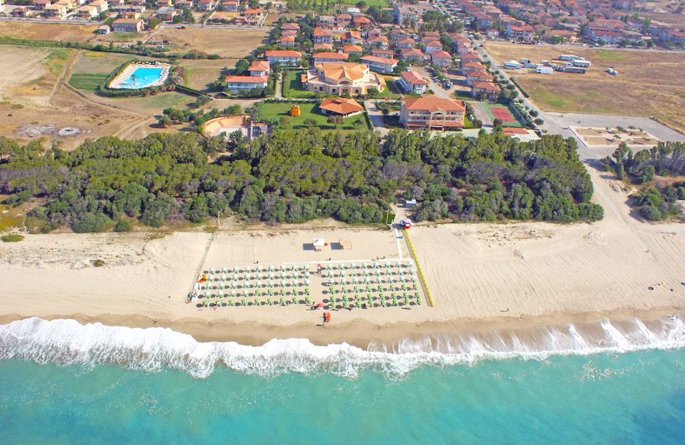 Madama Club Village