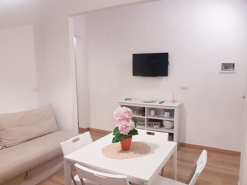 G-Home Rooms And Suites