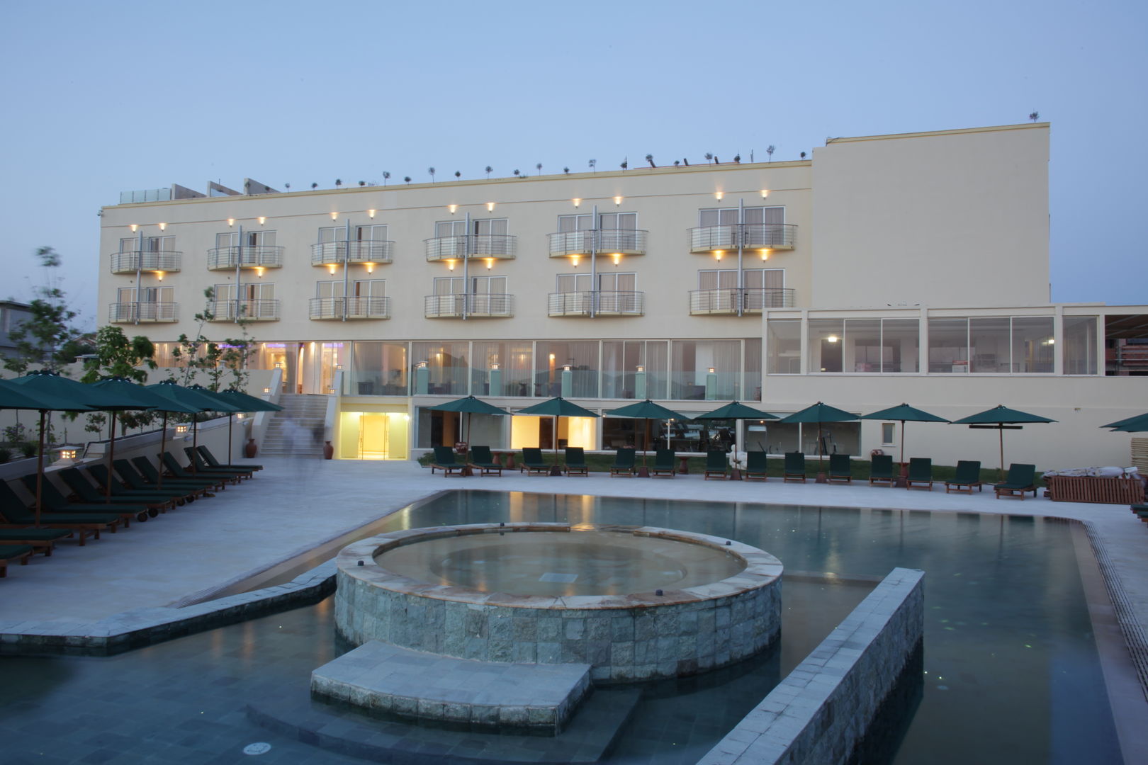 E-Hotel
