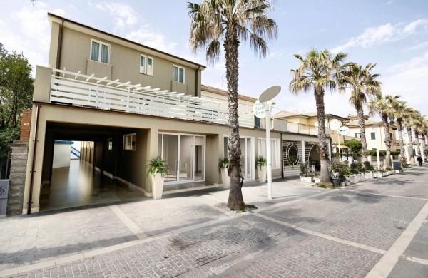 Hotel Cecina Beach