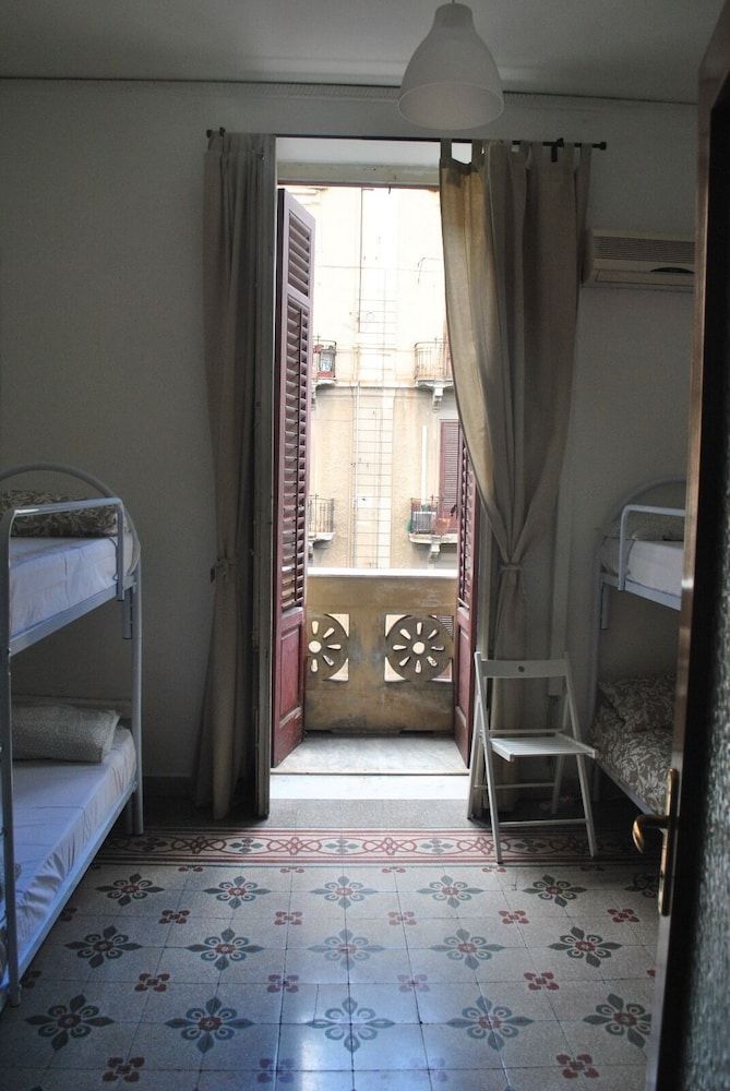 Sunrise Hostel & Rooms