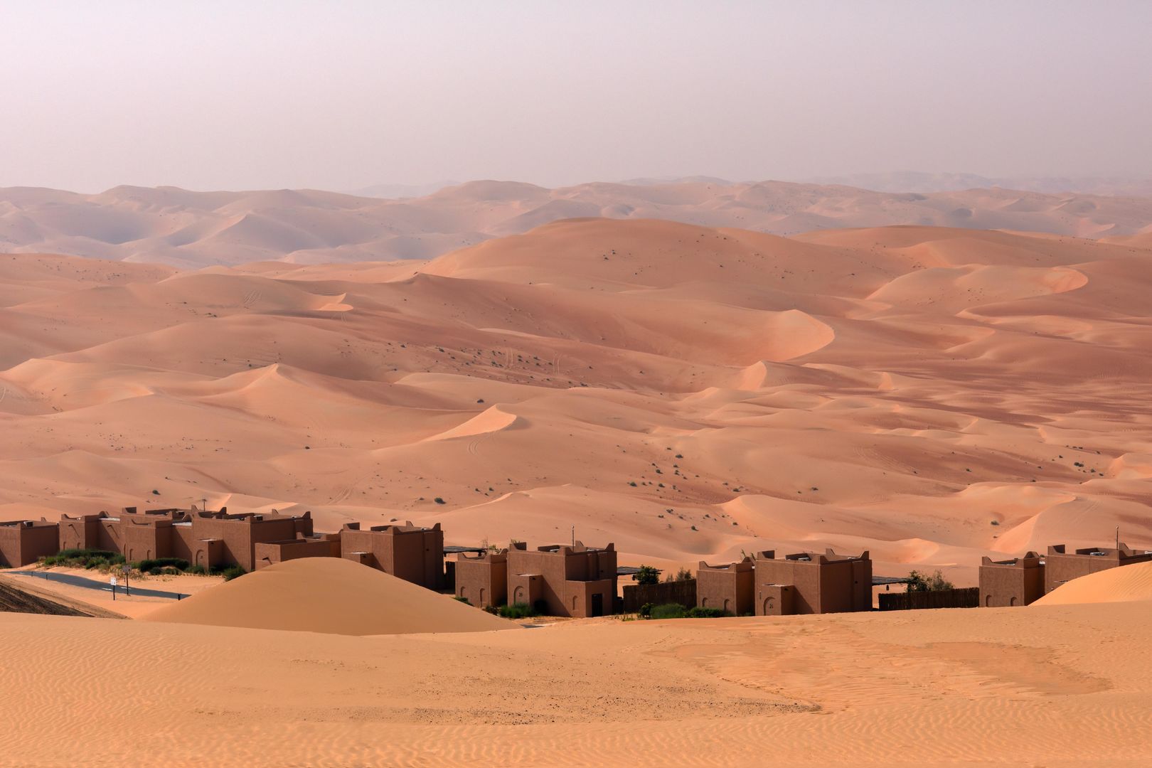 Bab Al Nojoum Bateen Liwa