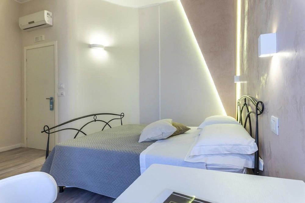 Viamonti Hotel