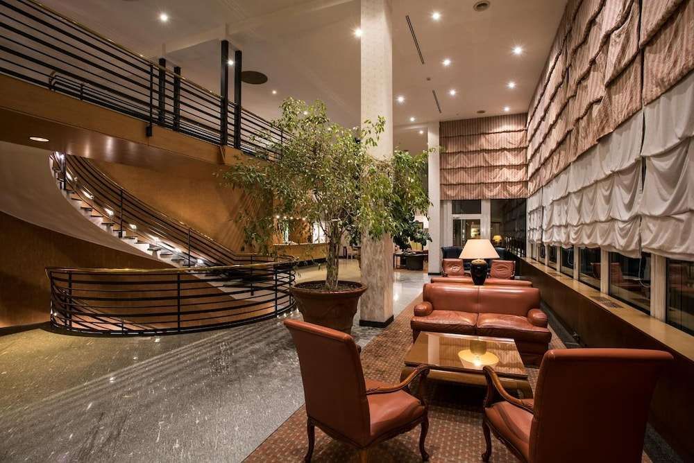 FlyOn Hotel & Conference Center