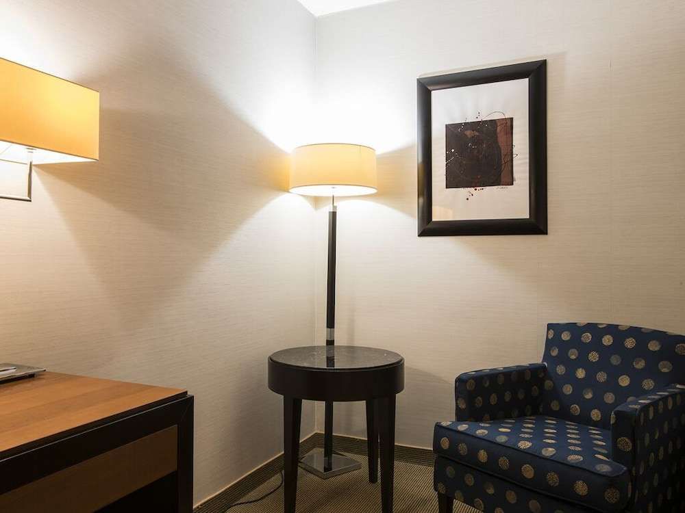 FlyOn Hotel & Conference Center