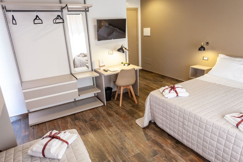 Five Rooms Brolo