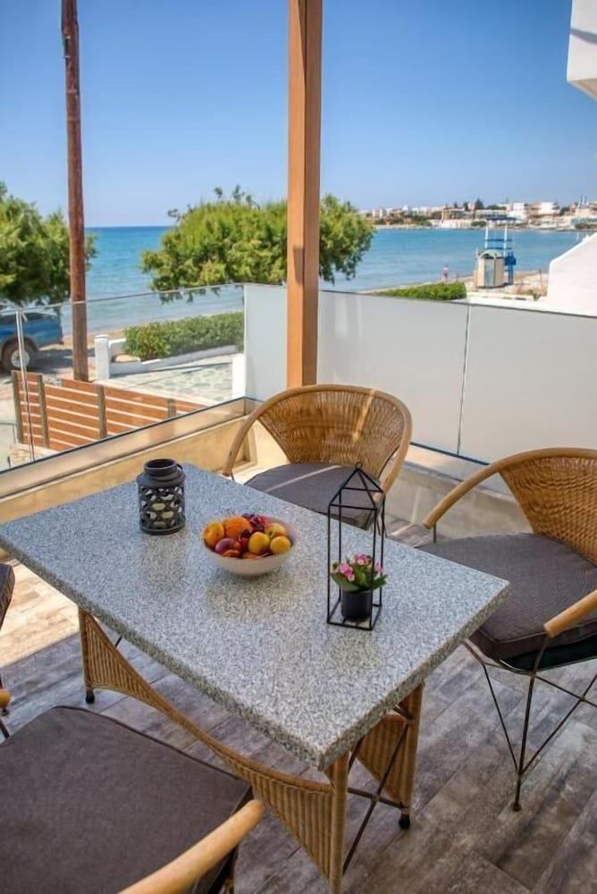 Elimia Suites & Studios