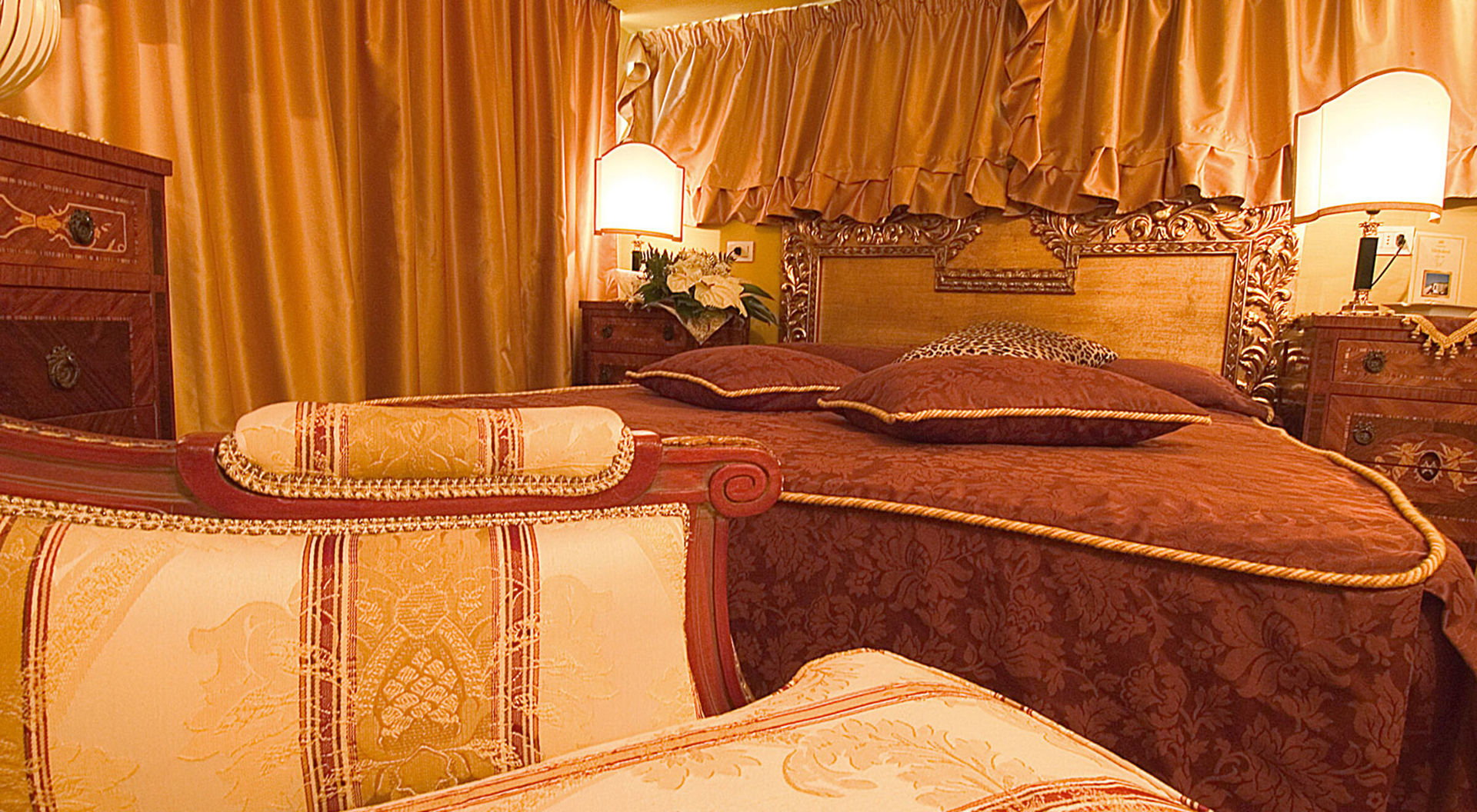 M Glamour Hotel