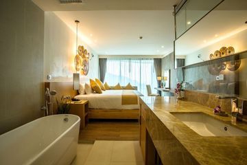 Crest Resort & Pool Villas