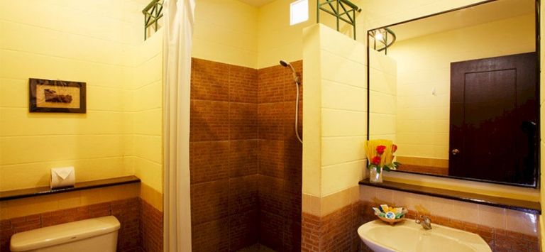 Tuana Hotels Brook Pool Access