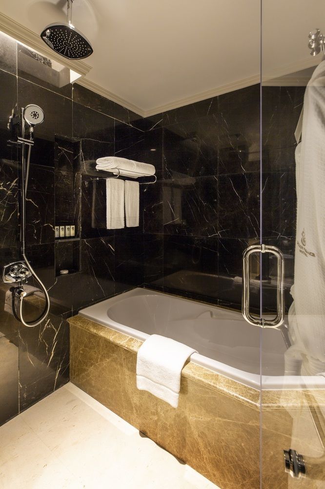 Ezdan Palace Hotel