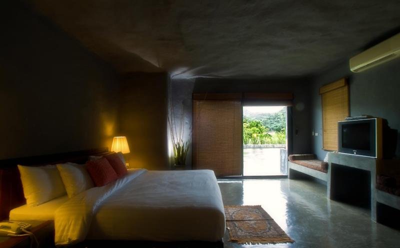 Avatar Miracles Hotel