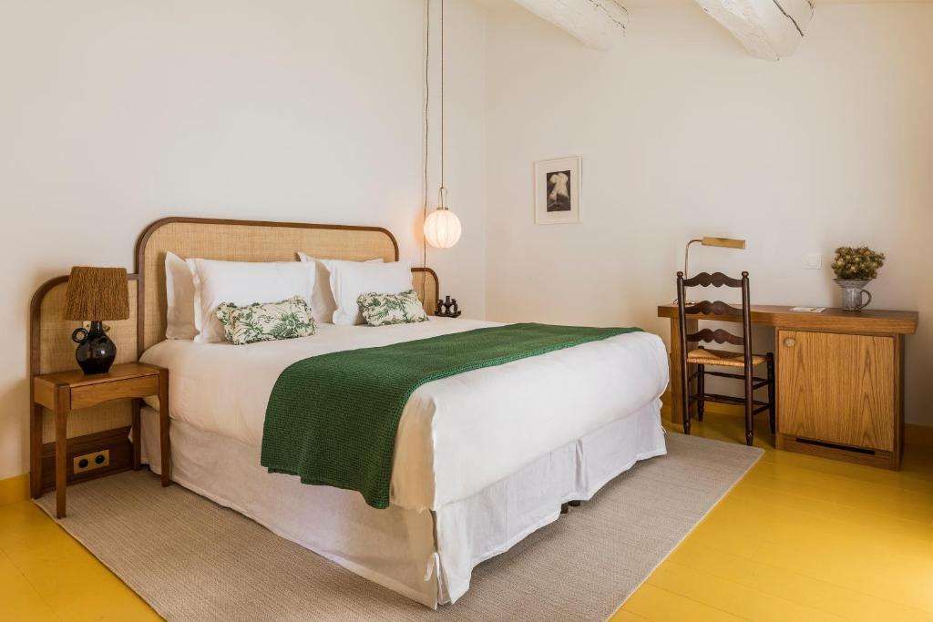 La Tartane Hotel