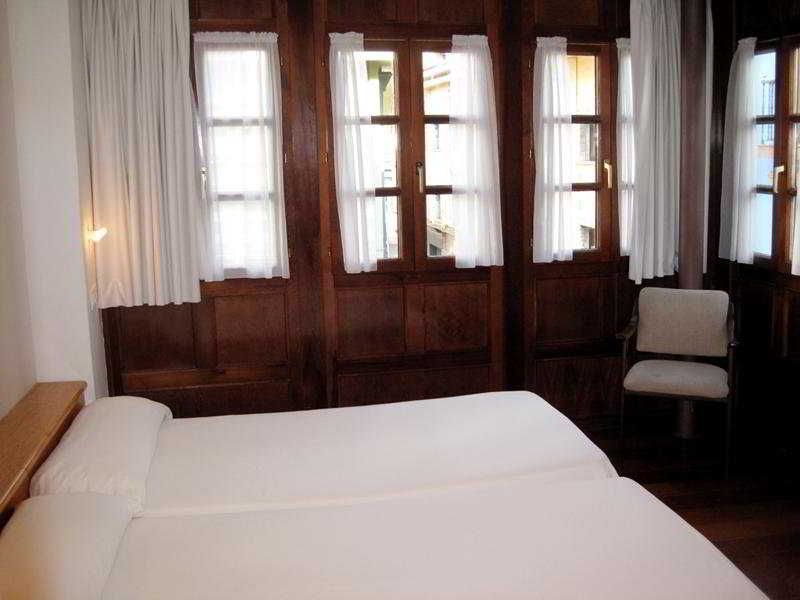 La Plaza Hotel