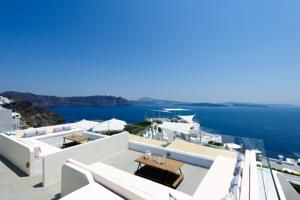 Enalion White Suites Oia