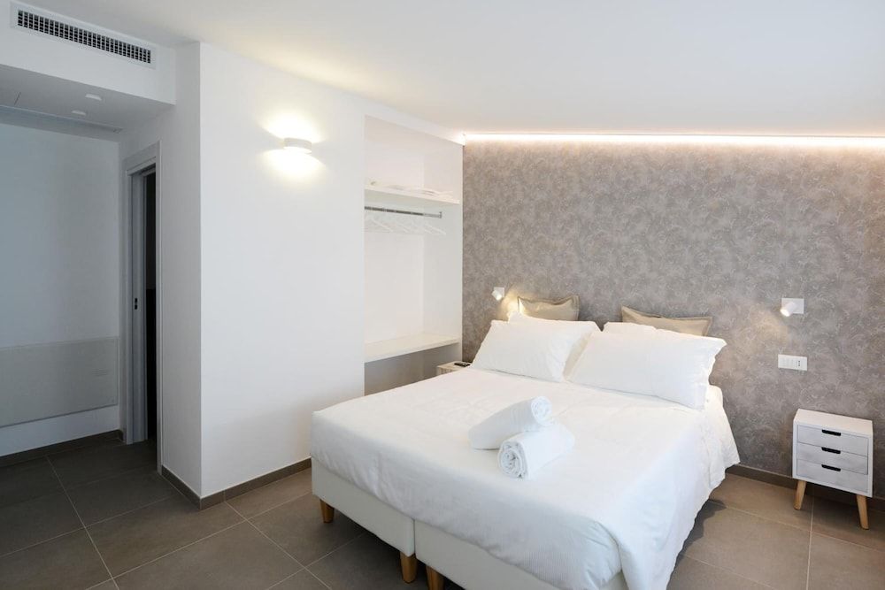 Miramed Rooms