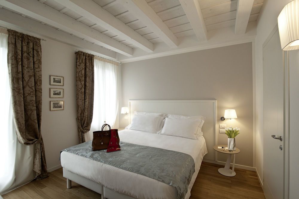 Chiara Lodge
