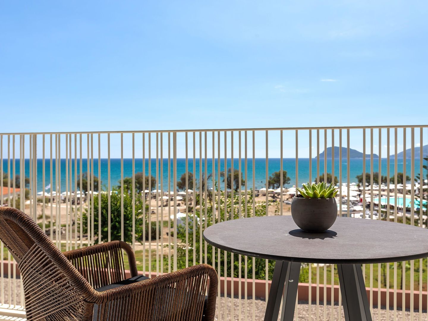 Domes Aulus Zante Autograph Collection