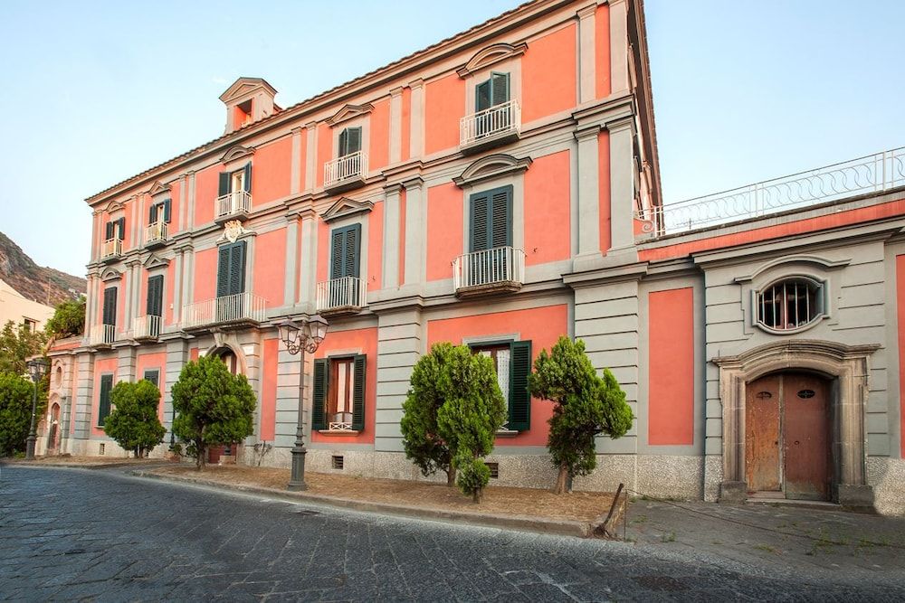 Palazzo Caracciolo Boutique Hotel