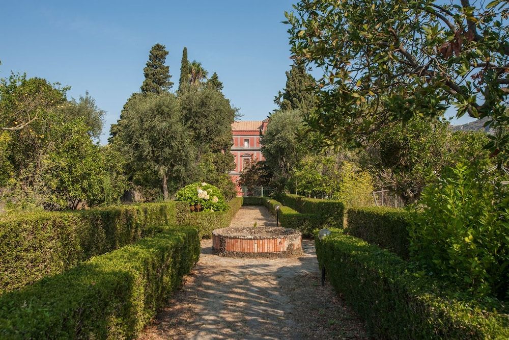 Palazzo Caracciolo Boutique Hotel