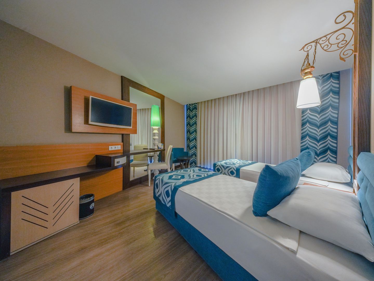 Dream World Resort & Spa