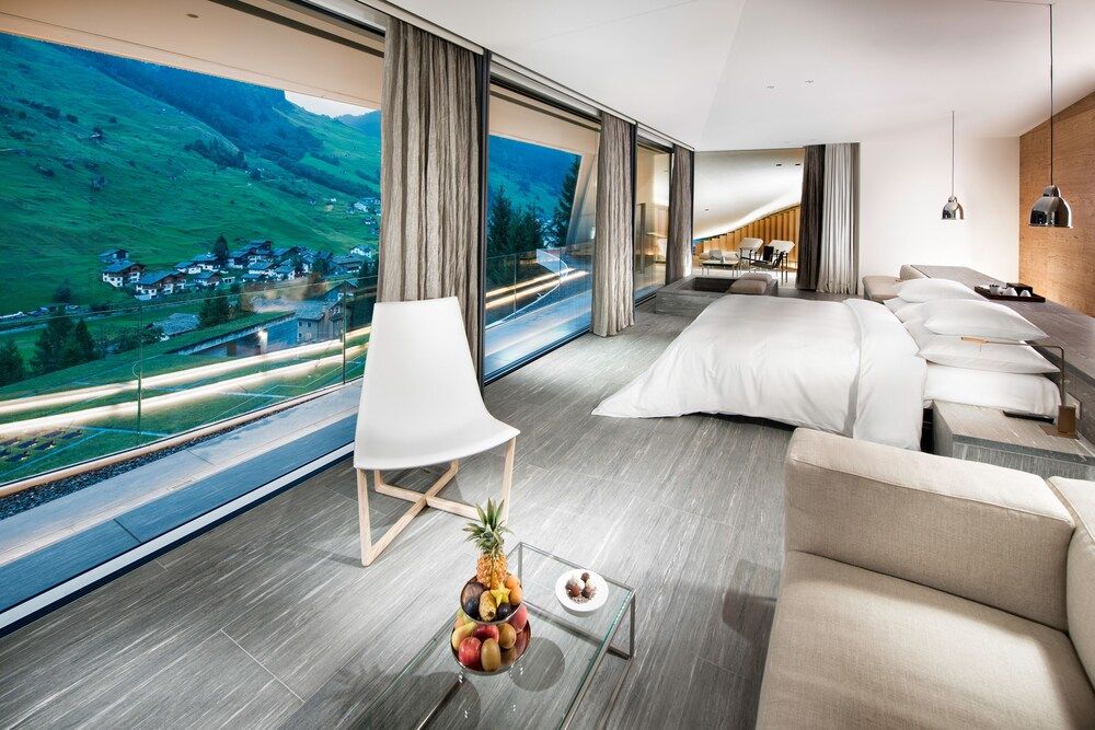 7132 Hotel