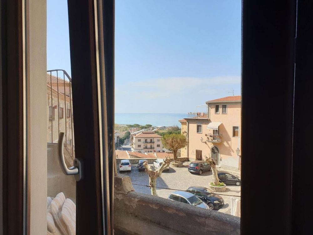 Gio Rooms