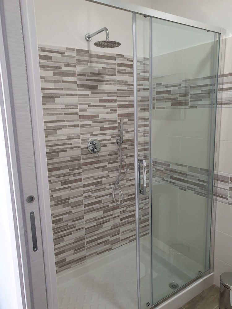 Gio Rooms