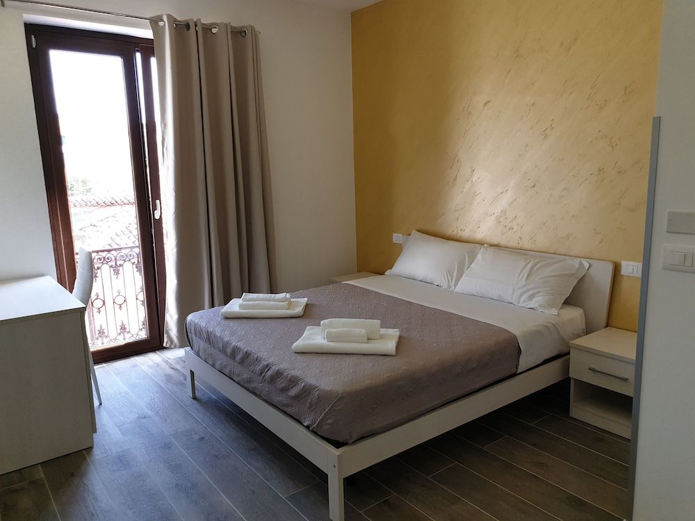 Gio Rooms