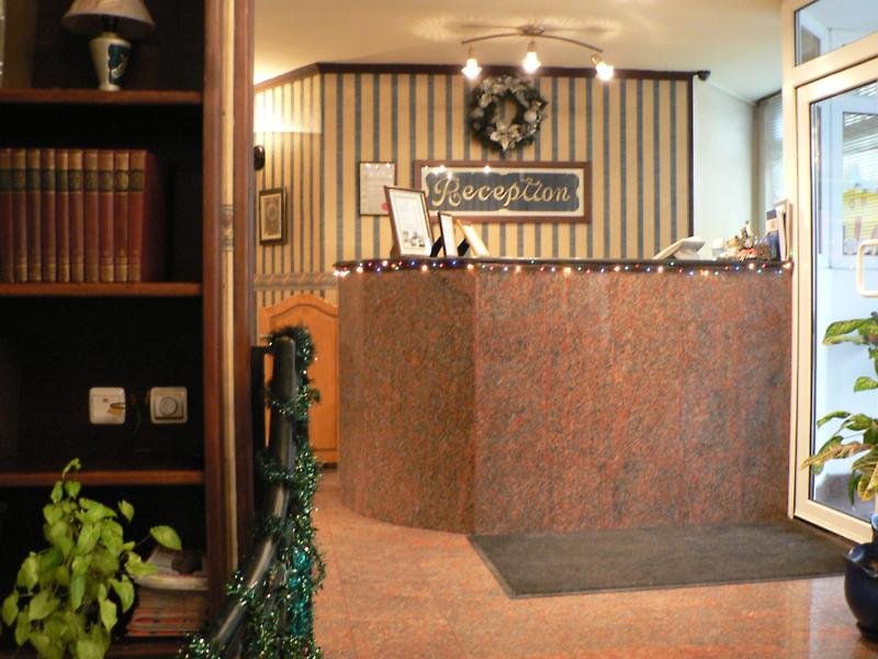 Avion Hotel
