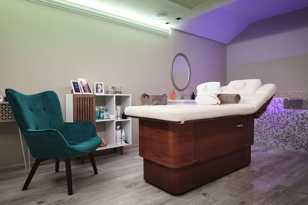Tresor Le Palais Timisoara, Curio Collection by Hilton