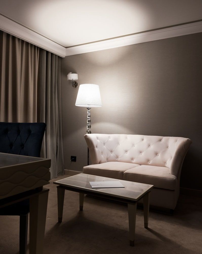 Tresor Le Palais Timisoara, Curio Collection by Hilton