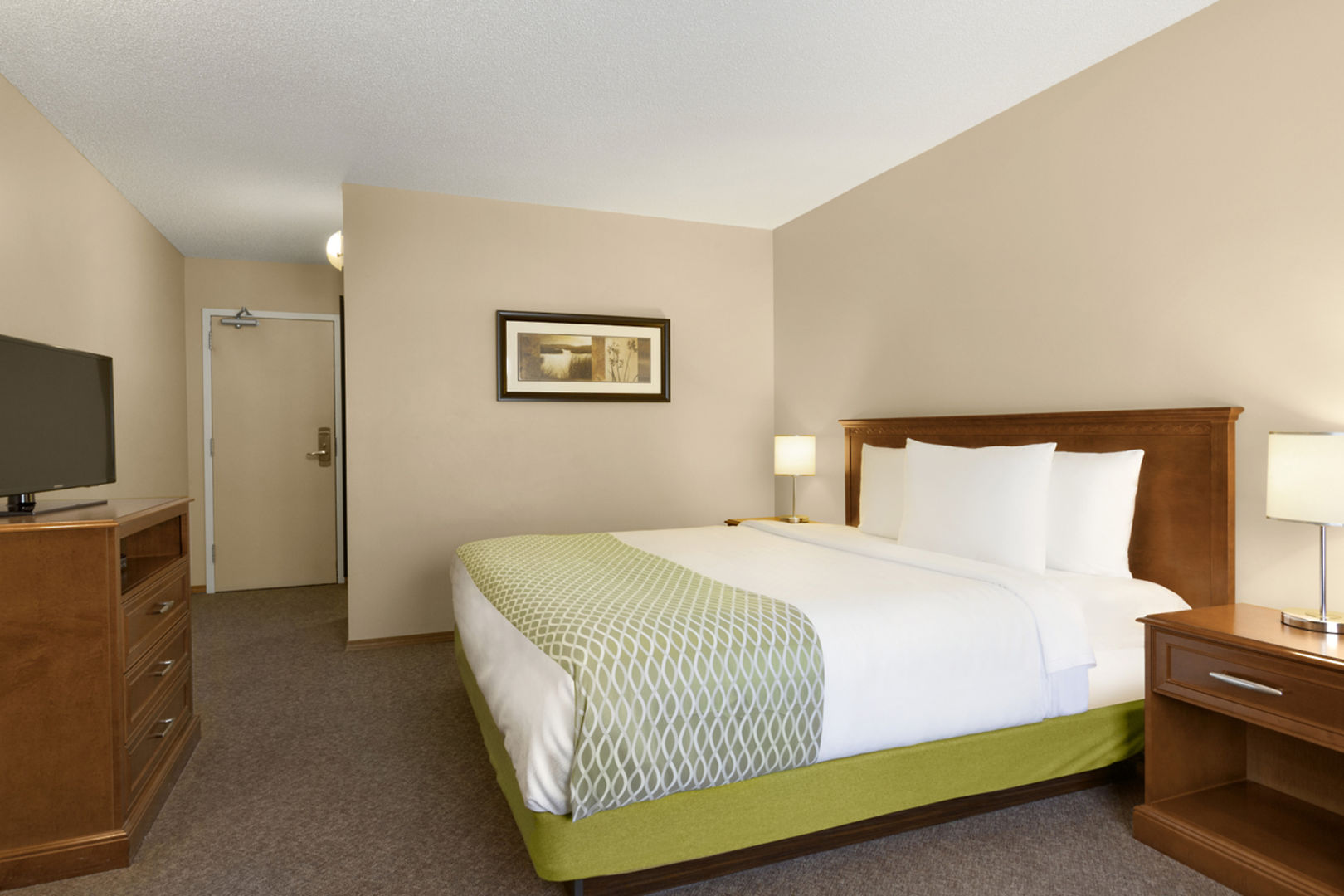 Colonial Square Inn And Suites