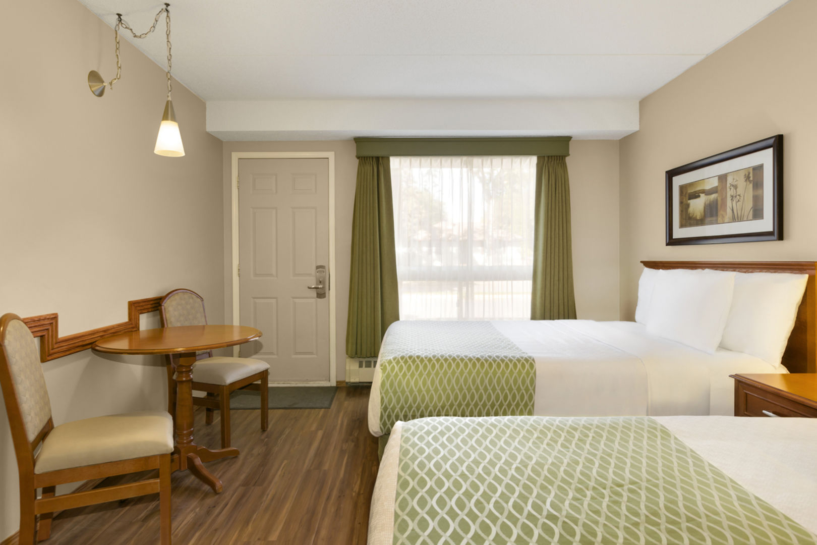 Colonial Square Inn And Suites