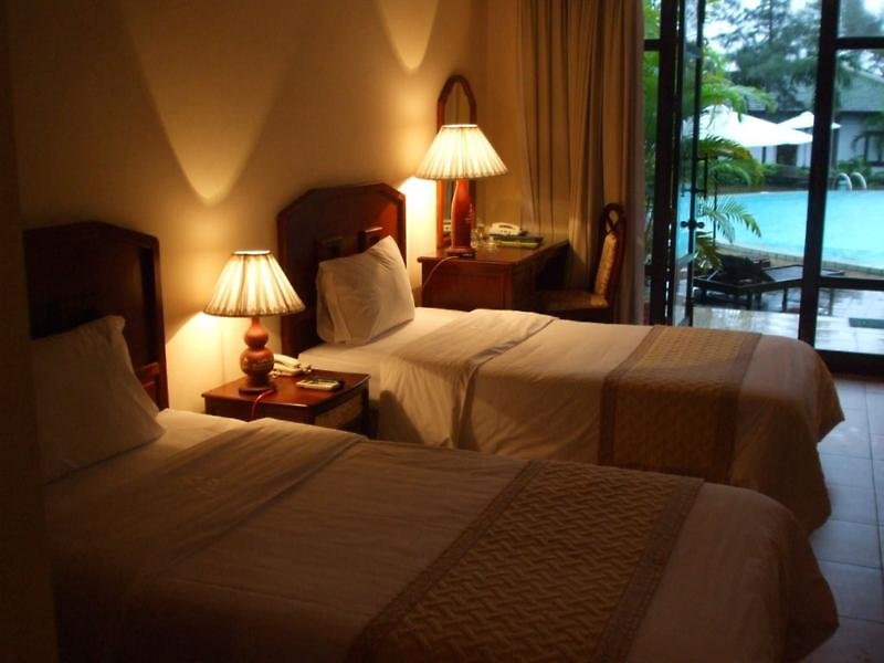 Lang Co Beach Resort