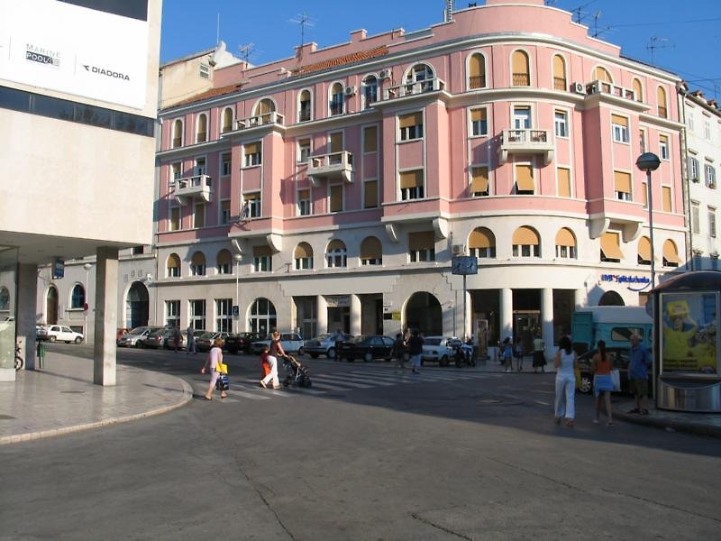 Rooms Center