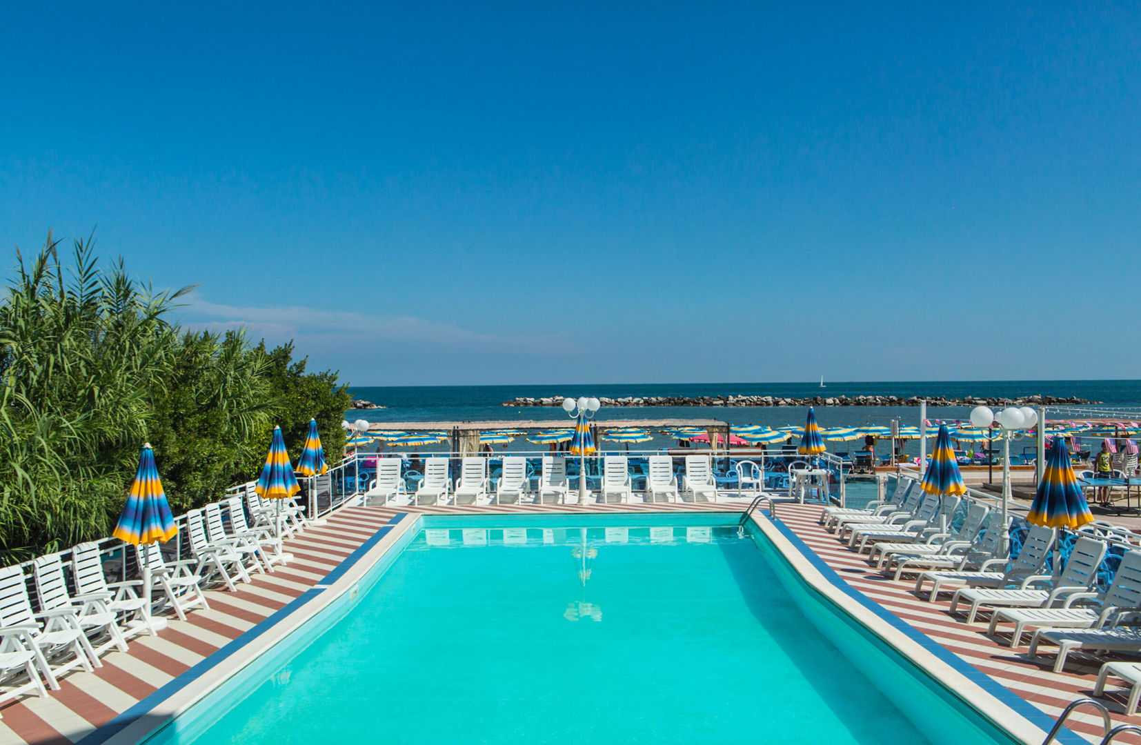 Club Hotel Bikini & Tropicana