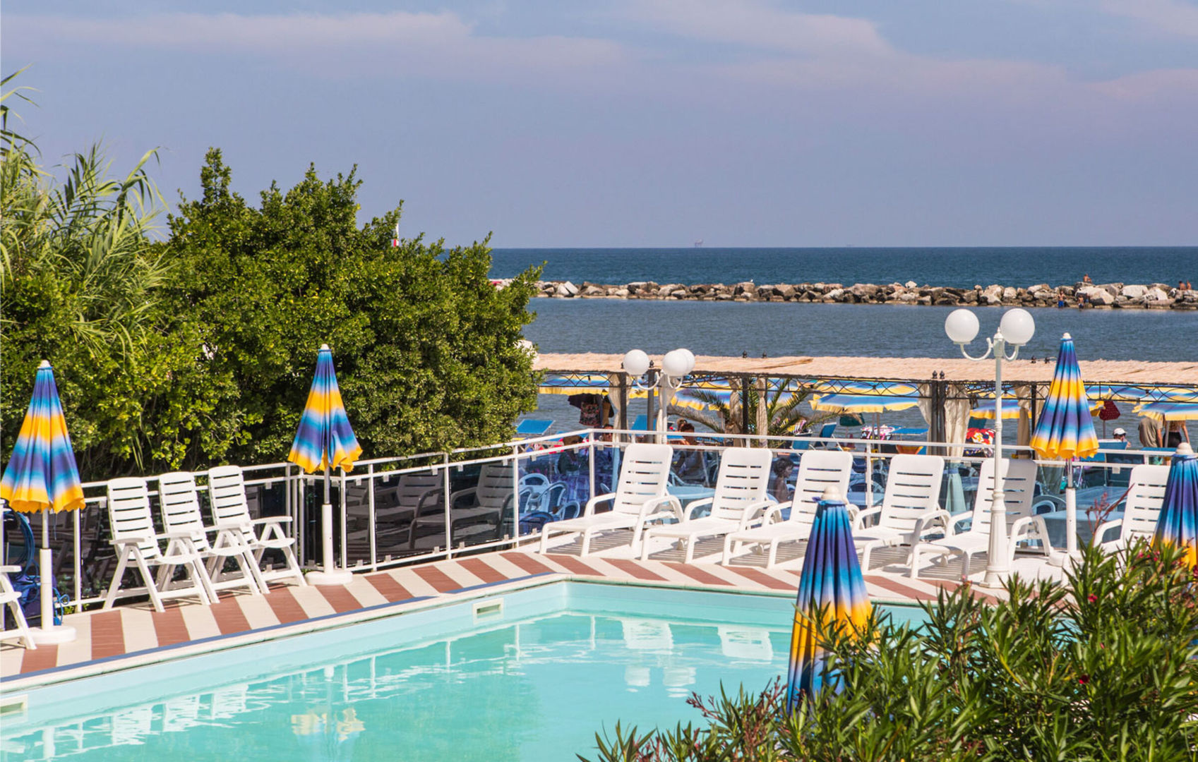 Club Hotel Bikini & Tropicana