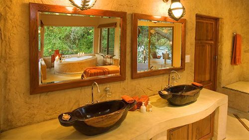 Cascade Island Lodge