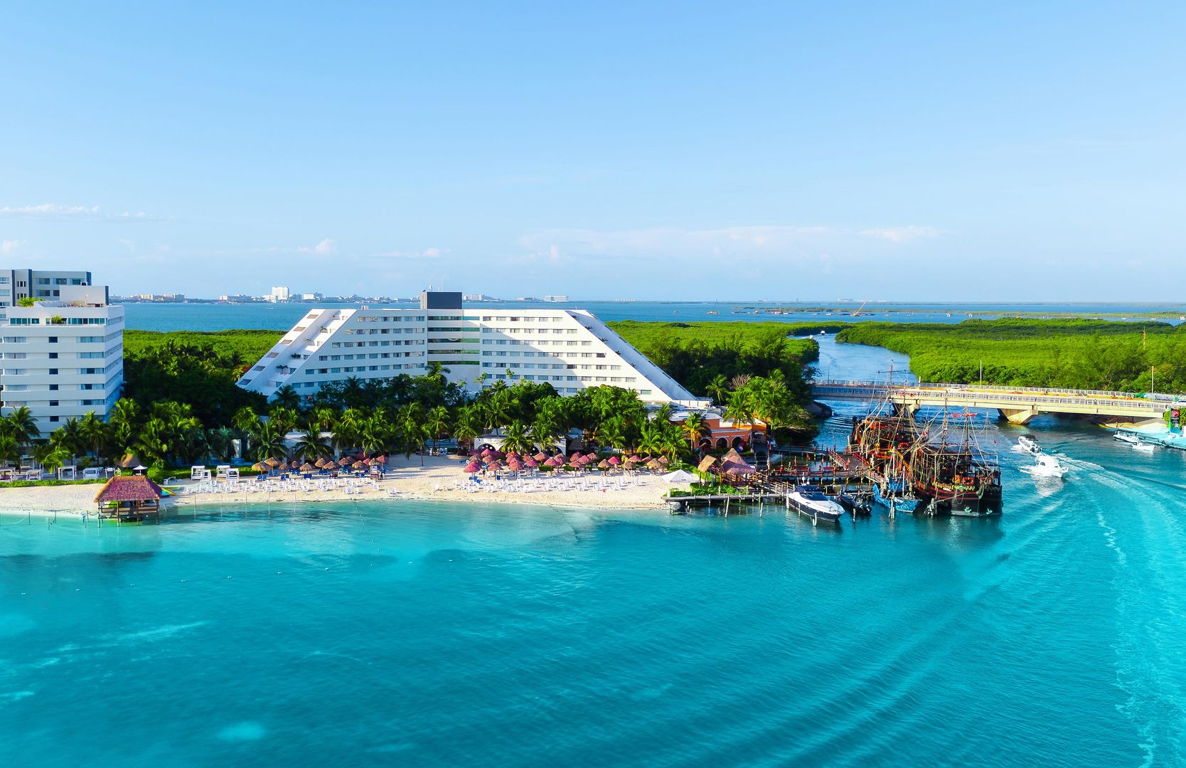Grand Oasis Palm
