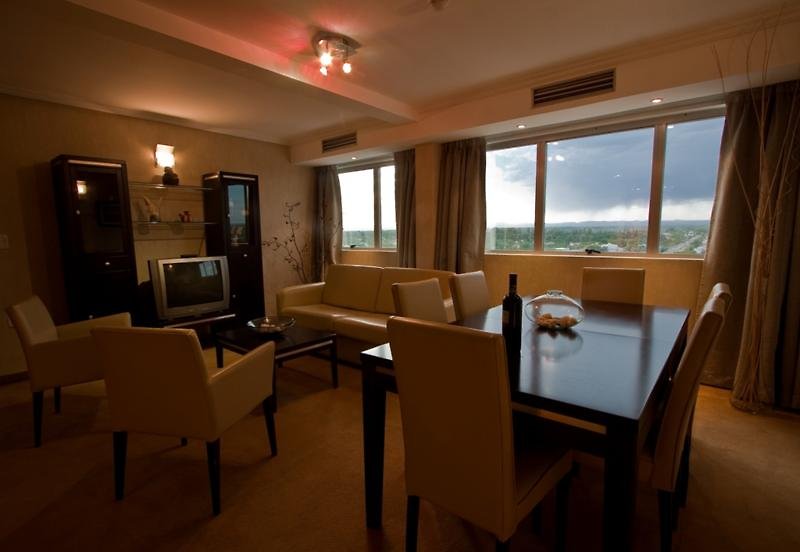 Hotel Tower Inn & Suites