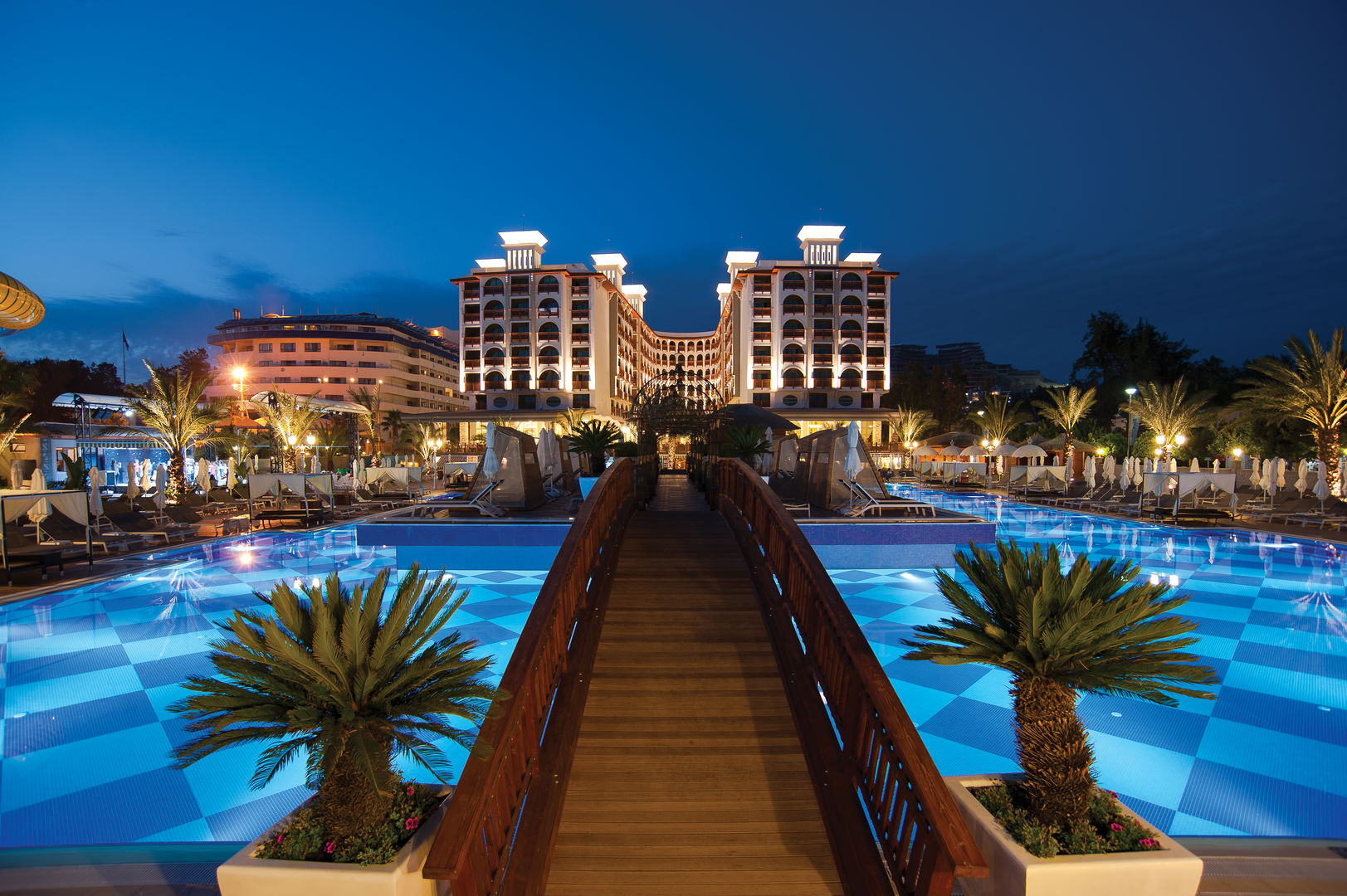 Quattro Beach Spa & Resort Hotel