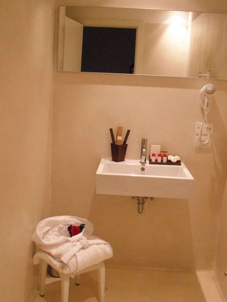 15.92 Hotel