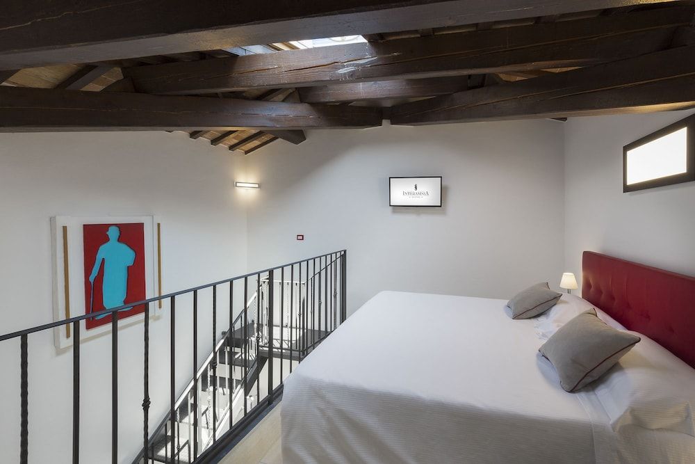 Interamnia Suites