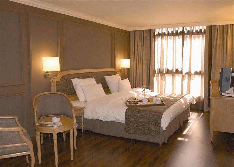 Le Commodore Hotel