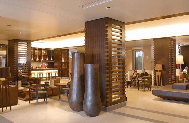 Le Commodore Hotel